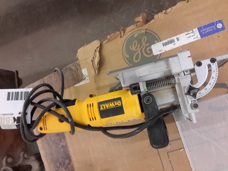 lot 172 image: DEWALT, DW682 Plate Joiner