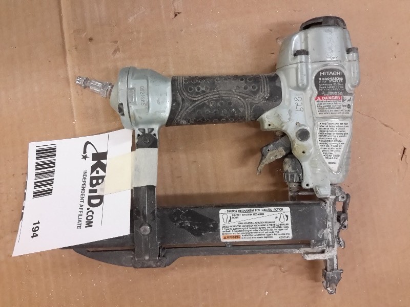 lot 194 image: Hitachi Model N3804AB3 (S)  1 12 in Stapler