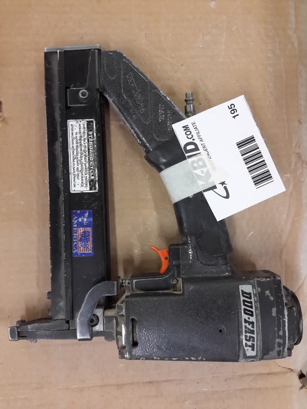 lot 195 image: Duo Fast Model DS-7664BP Stapler