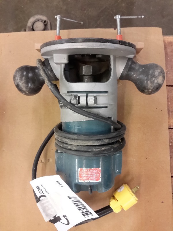 lot 196 image: BOSCH Model 1905 Router