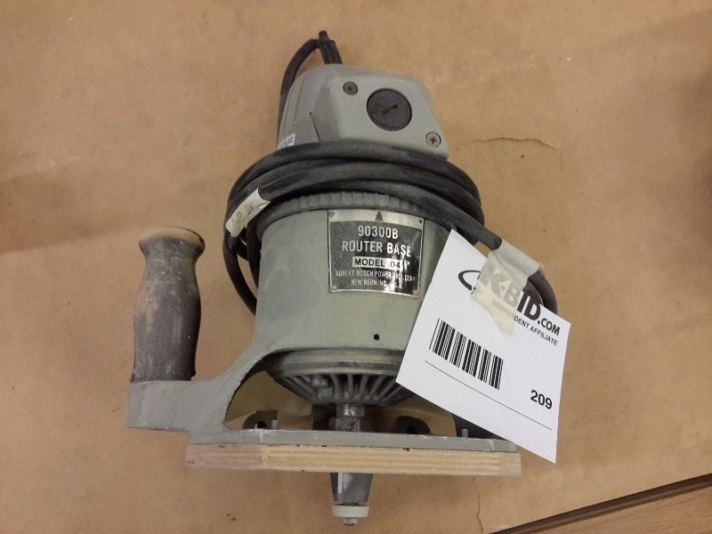 lot 209 image: BOSCH 90300B Router Base