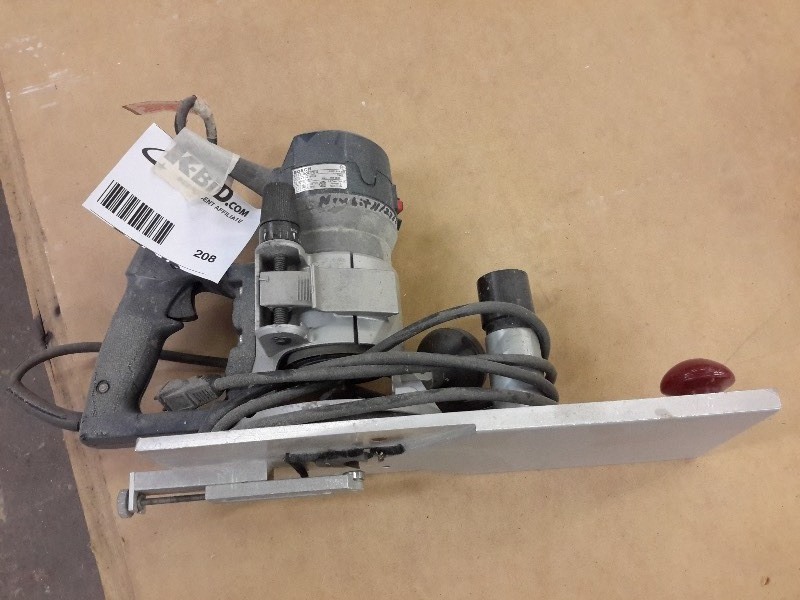 lot 208 image: BOSCH 1618 Router