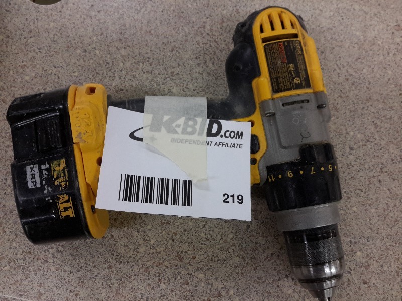 lot 219 image: DEWALT, DCD920 XRP 12 in Cordless DrillDriver and Charger.  Includes battery