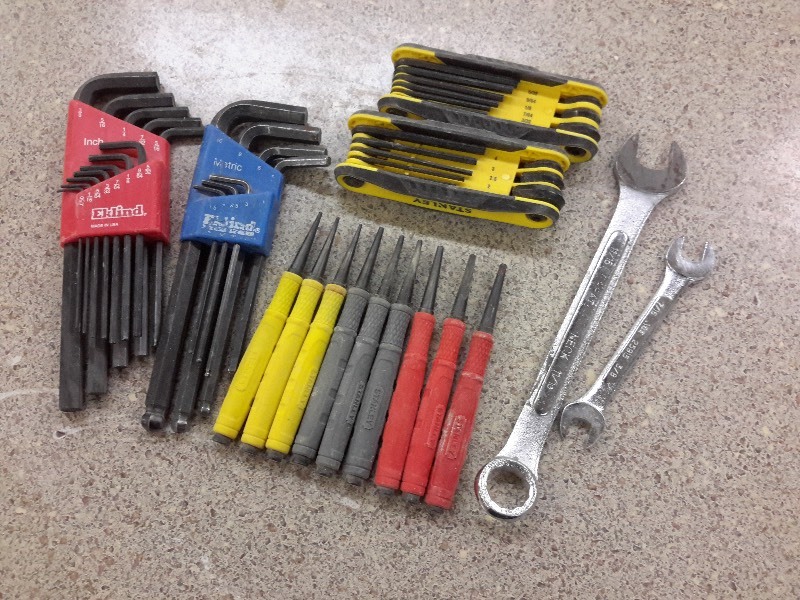 lot 241 image: Lot of Punches 2 sets of Allen wrenches  2 wrenches