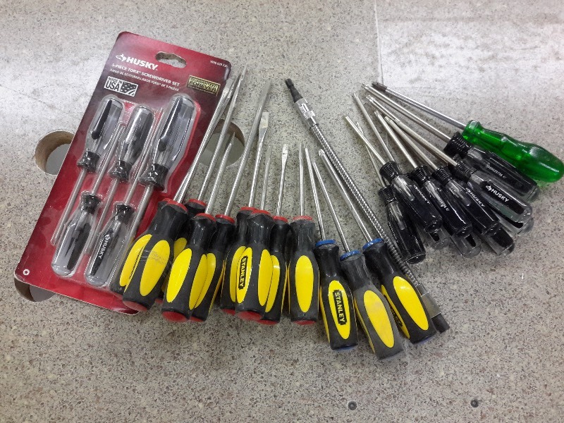 lot 239 image: Large lot of Screw Drivers as pictured