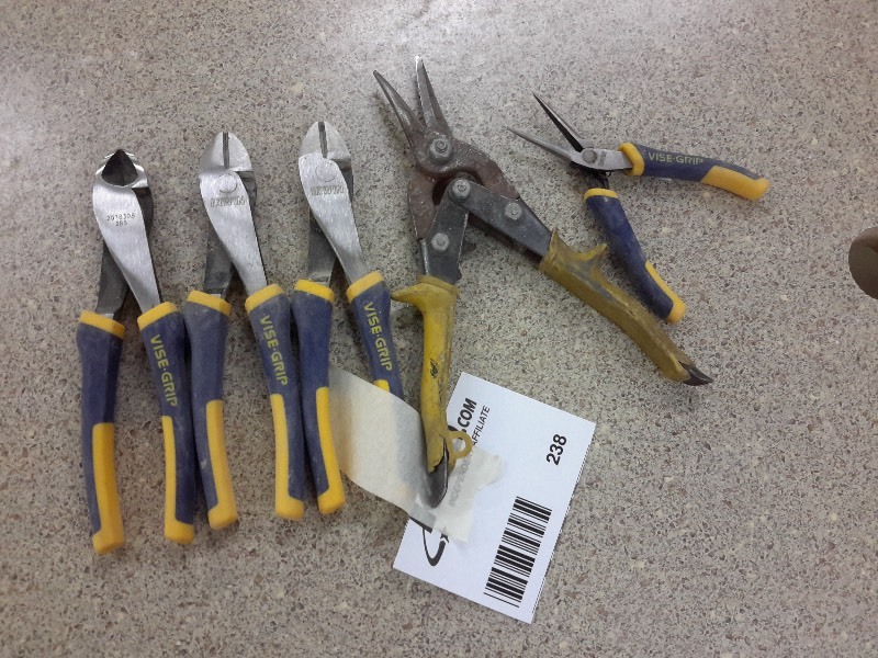 lot 238 image: Lot of 5 Nippers and shears as pictured.. Vise Grip brand
