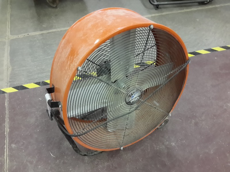 lot 274 image: Commercial exhaust fan. 24in