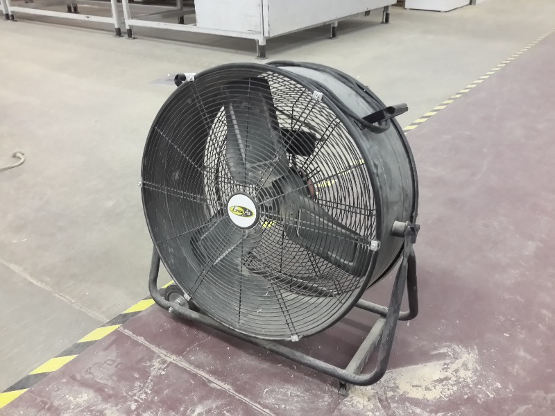 lot 281 image: Commercial exhaust fan. 24in