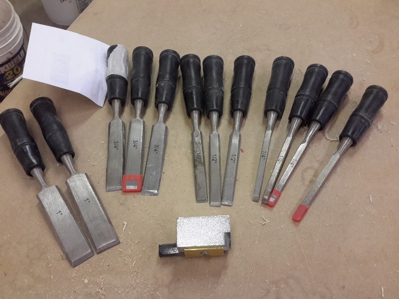 lot 264 image: Lot of wood chisels as pictured