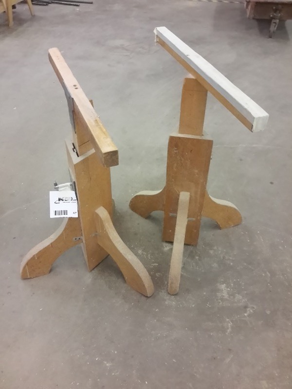 lot 427 image: 2, wood adjustable height material supports