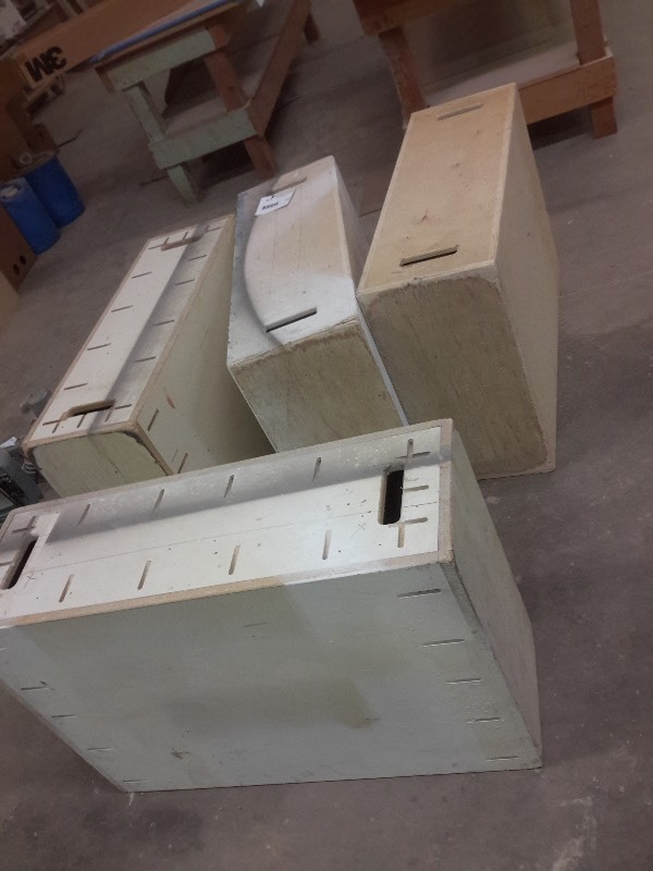 lot 425 image: 4, wood boxes used as portable work bench