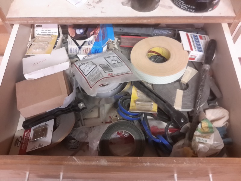 lot 440 image: Drawer of Misc. Items.. See closeups