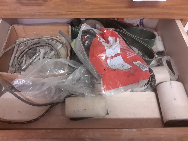 lot 442 image: Drawer of Misc. Items.. See closeups