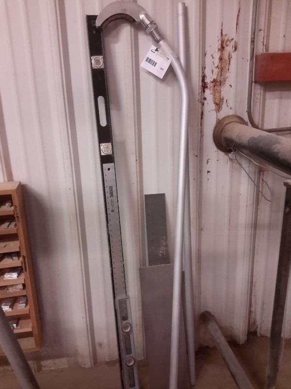 lot 450 image: 6ft level 36in and 24in levelsAluminum pole with hook.. Not sure what this is