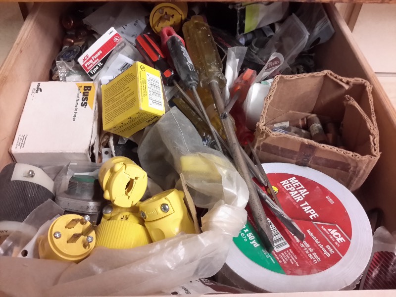 lot 457 image: Drawer of Misc. Items.. See closeups
