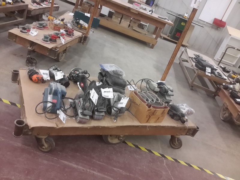 lot 515 image: Rolling Railroad cart (rubber wheels). Nothing on cart.