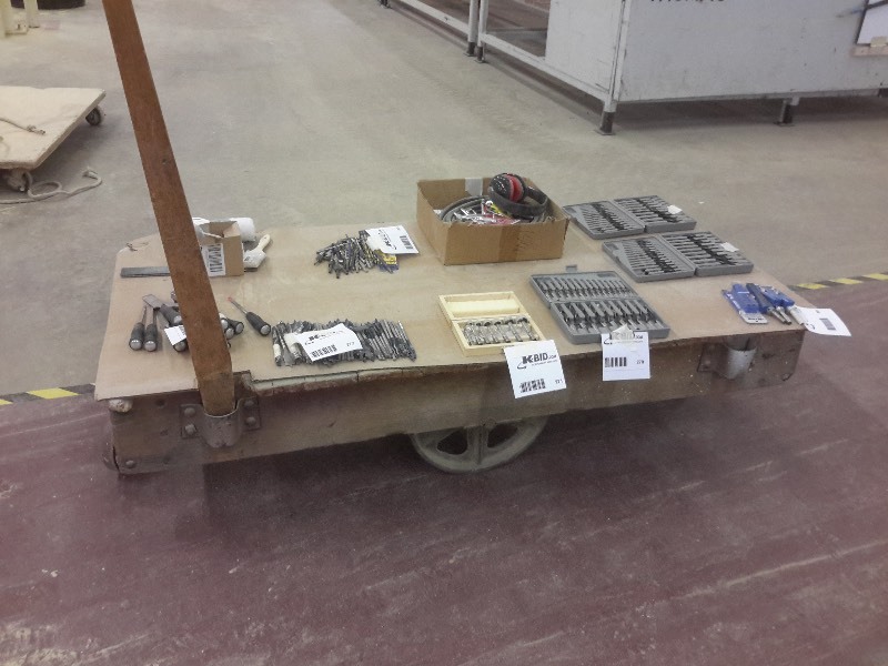 lot 524 image: Antique Railroad Cart.. Nothing on Cart included.. No markings