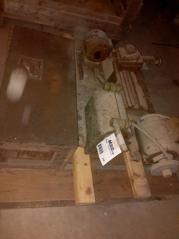lot 536 image: Old Lathe