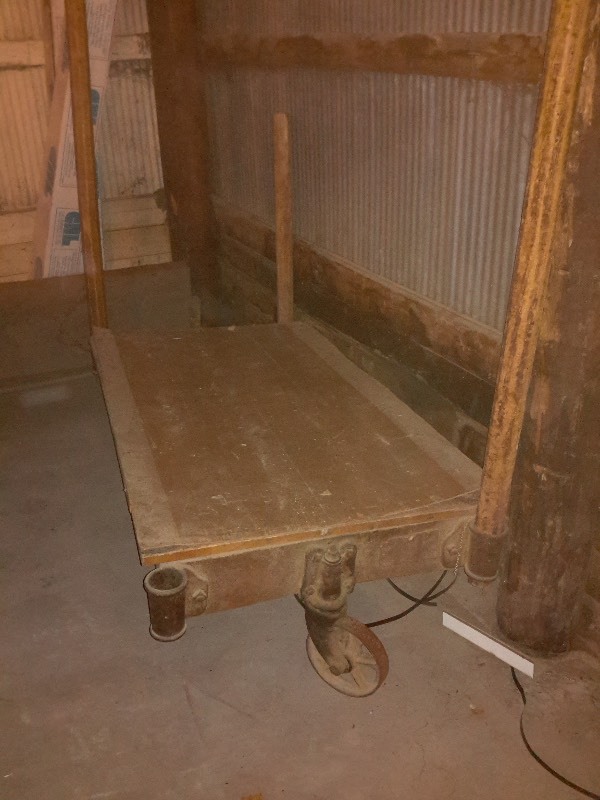 lot 537 image: Antique Railroad Cart.. Hardware in excellent shape.. No Markings