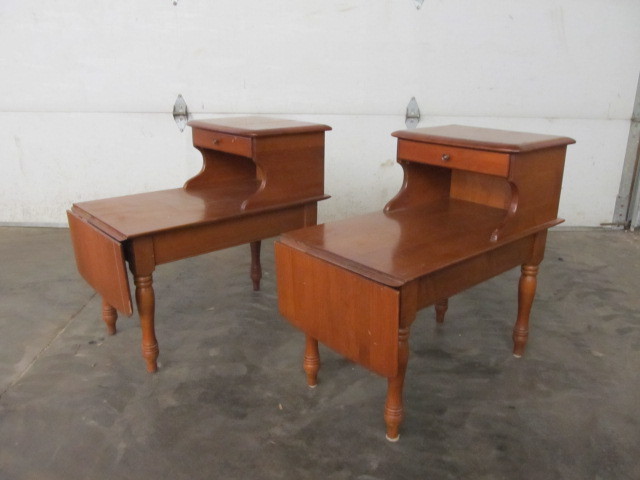 lot 3 image: Pair of Vintage Mid Century Night Stands - Side Tables