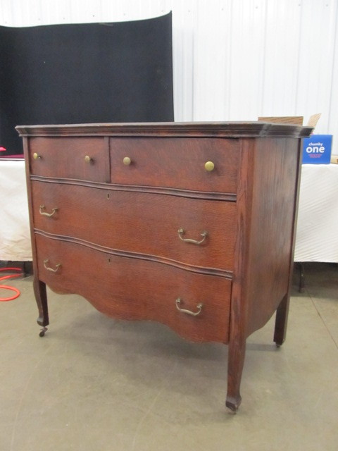 lot 6 image: Antique Quartersawn Oak Bowfront Dresser