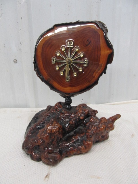 lot 12 image: Vintage Burled Wood Desk Clock