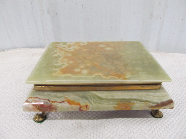 lot 15 image: Old Vintage Green Onyx & Brass TrinketJewelry Box