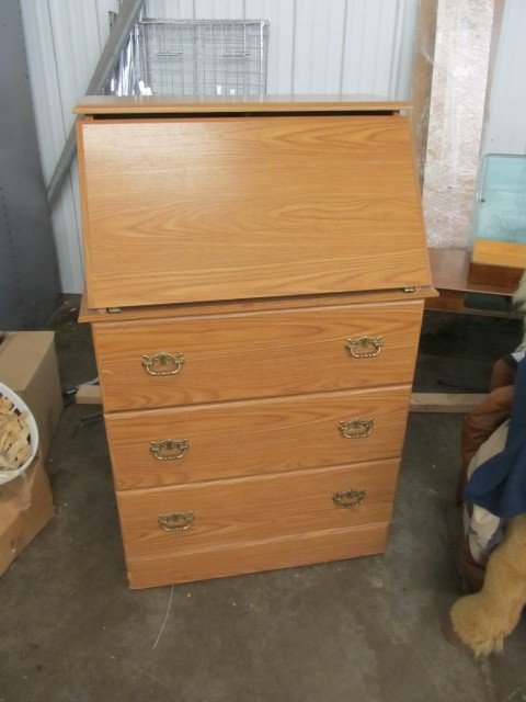 lot 60 image: Dresser wWriting Desk