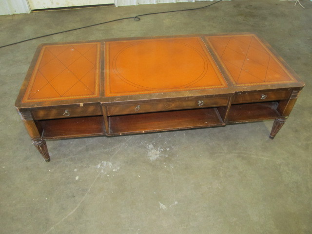 lot 66 image: Vintage Leather Top Coffee Table wDrawer