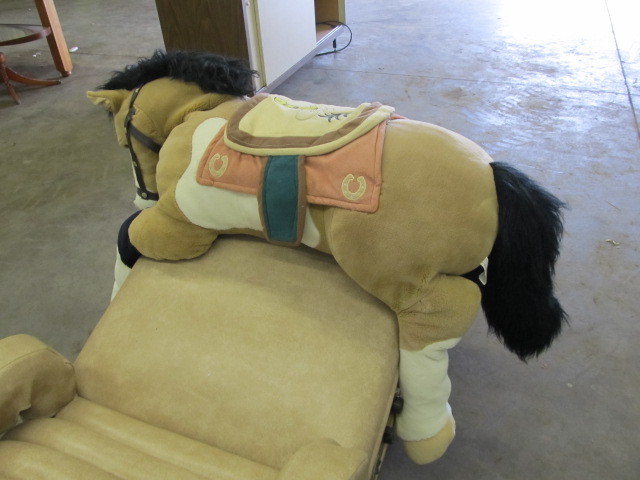 lot 32 image: LARGE Plush Stuffed Horse