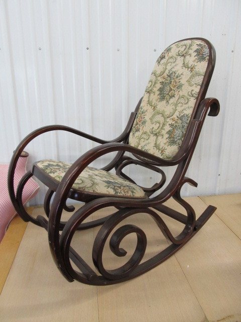 lot 41 image: Vintage Bentwood Rocking Chair