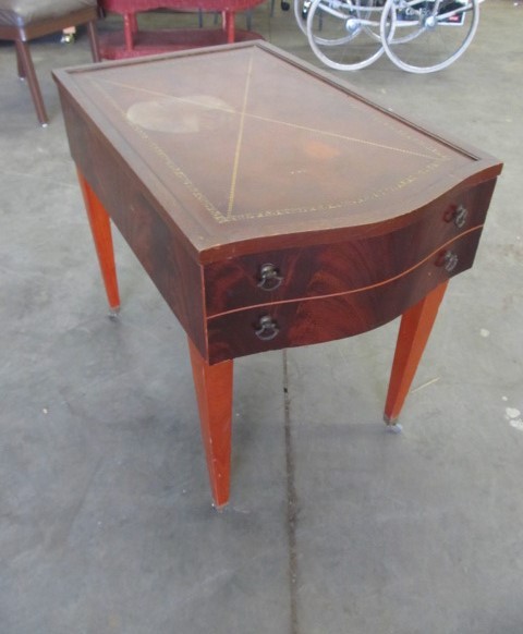 lot 55 image: Vintage Leather Top End table wDrawer