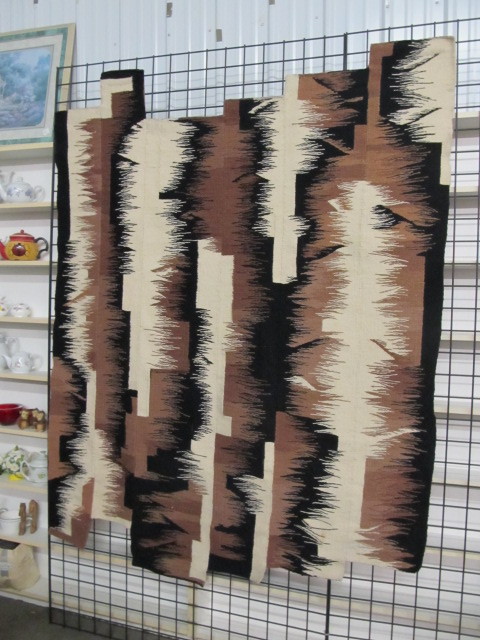 lot 7 image: Wonderful Vintage Hand Made Wool Tapestry