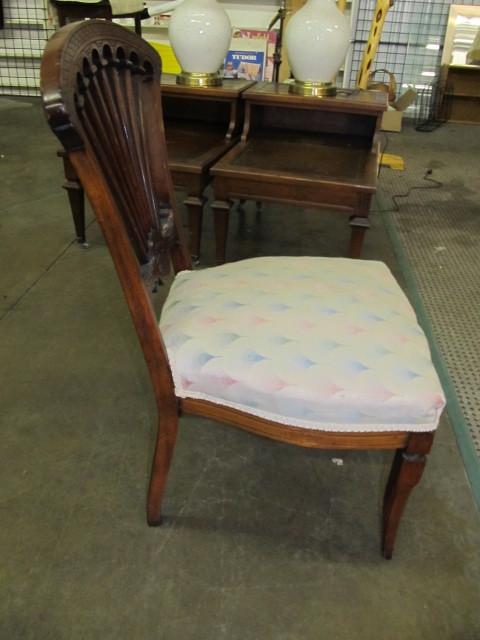 lot 88 image: NICE Vintage Fan Back Side Chair