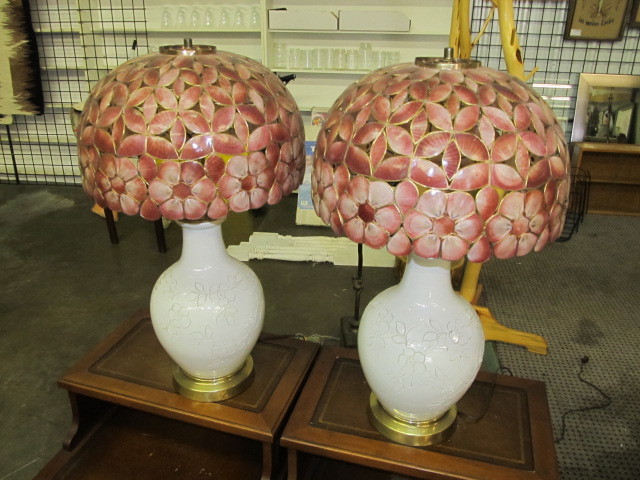 lot 89 image: Pair of Matching Metal Floral Shade Table Lamps