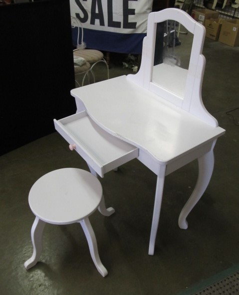 lot 94 image: Childs Vanity Desk & Stool