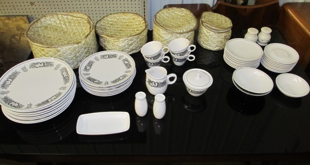 lot 98 image: Whitestone & Franciscan Ware