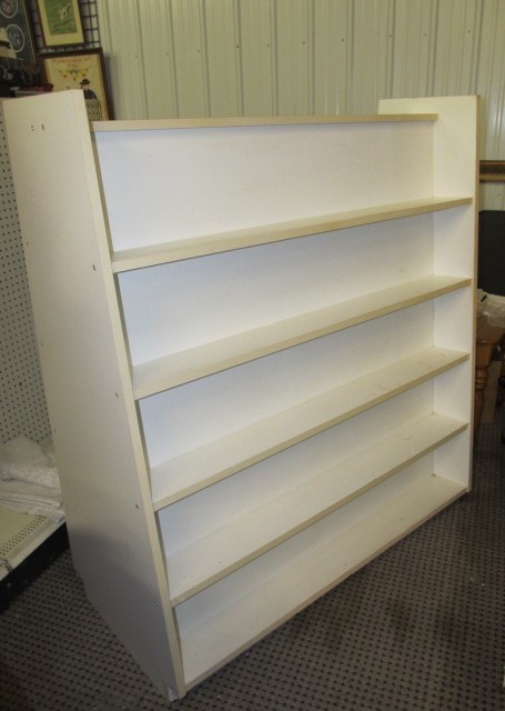 lot 114 image: 2-Sided Retail Display Shelf