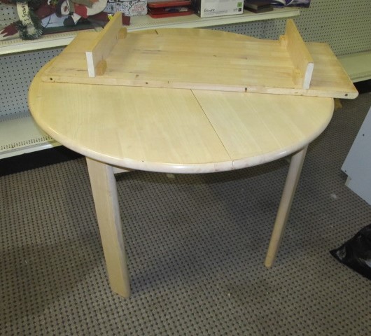 lot 117 image: Round Kitchen Table wLeaf