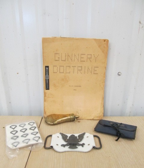 lot 132 image: Group of Orig Vintage Military Items