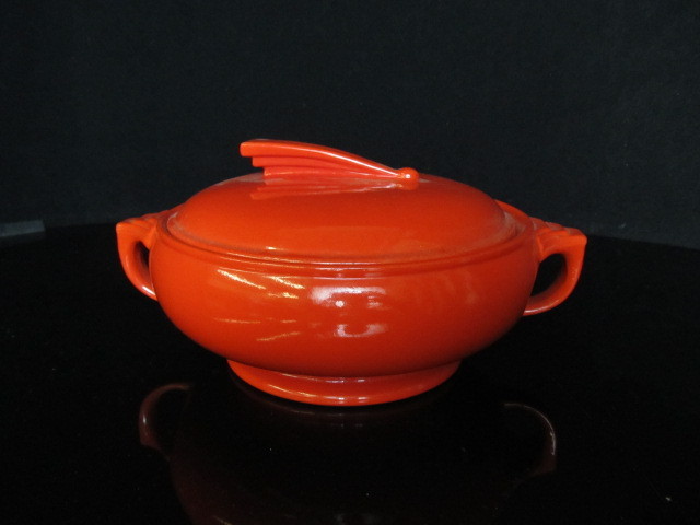 lot 148 image: Vintage Deco HALL Pottery Red Tureen