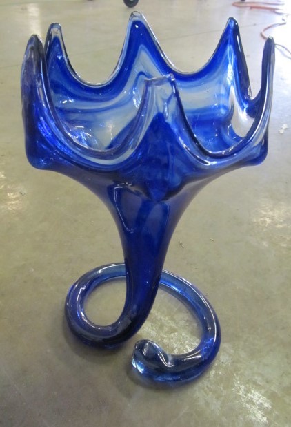 lot 154 image: Large Blue Art Glass Vase