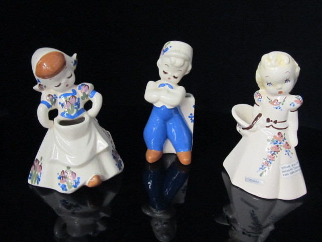 lot 158 image: Vintage DeLee Figurines