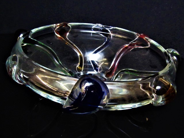 lot 160 image: Beautiful Hand Blown Art Glass Bowl