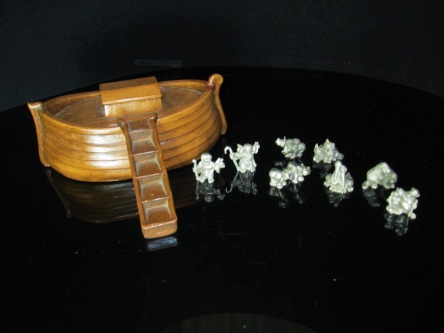 lot 162 image: Noahs Ark wPewter Animal Figurines
