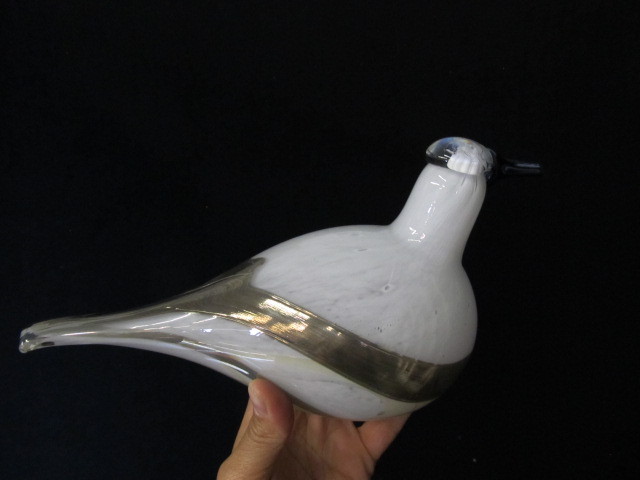 lot 164 image: Finnish IITTALA Art Glass Bird Paperweight