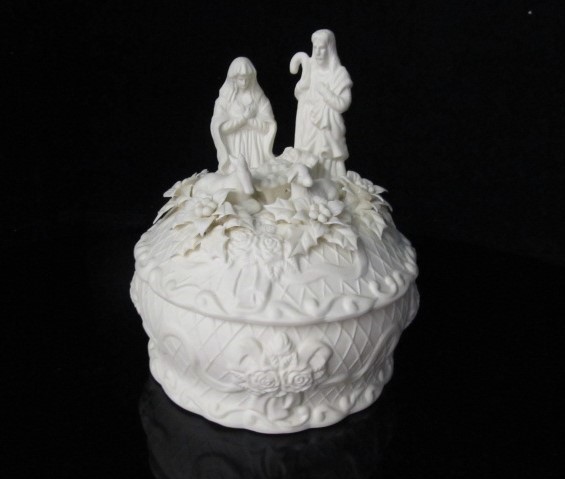 lot 166 image: Highly Detailed Nativity Scene Covered Dish