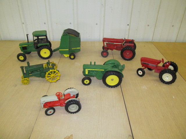 lot 175 image: Vintage Diecast Metal Farm Toys