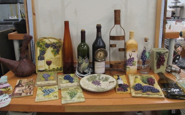 lot 178 image: LARGE Lot of Wine Decor