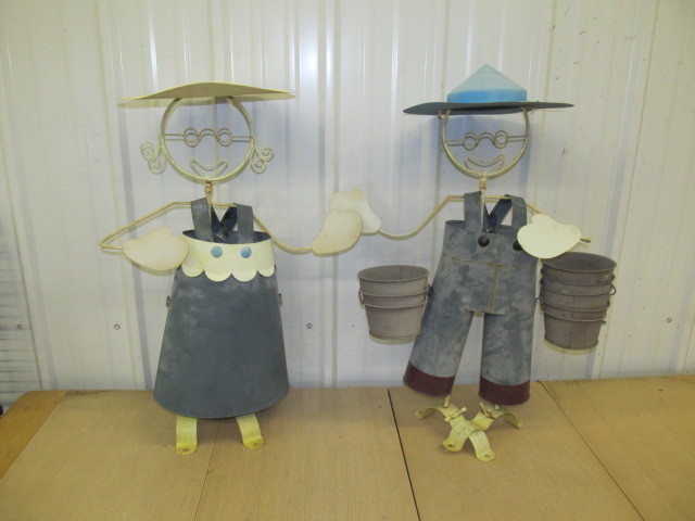 lot 197 image: Large Metal Yard Art Figures